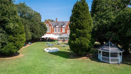 Wokingham Hotel | DoubleTree by Hilton St. Anne's Manor