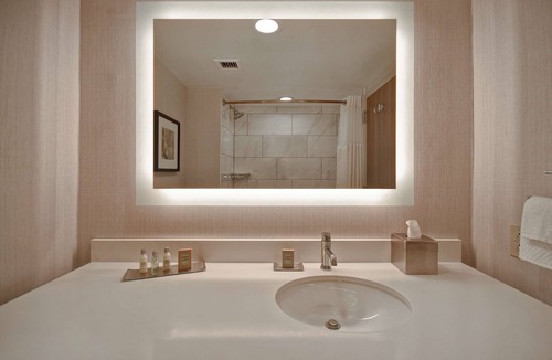 Airport Township Hotel | DoubleTree by Hilton St. Louis Airport