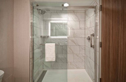 Airport Township Hotel | DoubleTree by Hilton St. Louis Airport