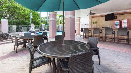 Sunrise Hotel | DoubleTree by Hilton Sunrise - Sawgrass Mills