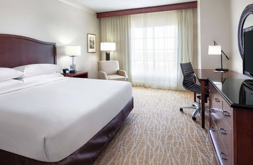 Sunrise Hotel | DoubleTree by Hilton Sunrise - Sawgrass Mills