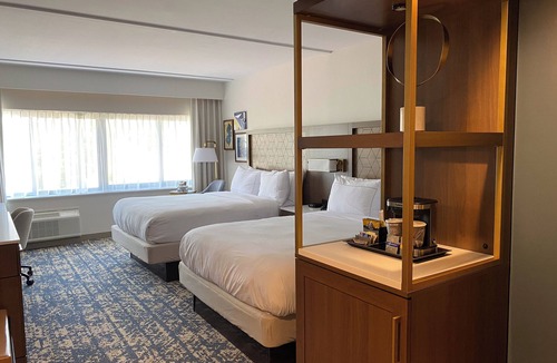 Tinton Falls Hotel | DoubleTree by Hilton Tinton Falls - Eatontown