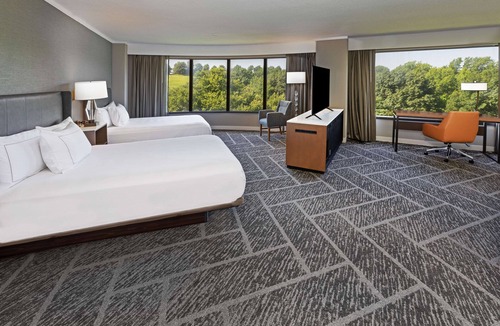 South Tulsa Hotel | DoubleTree by Hilton Tulsa - Warren Place
