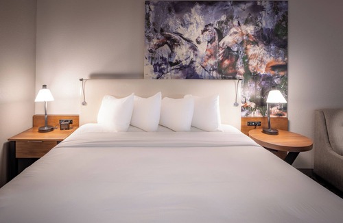 Farmers Branch Hotel | DoubleTree by Hilton Dallas - Farmers Branch
