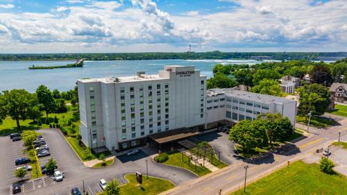 Downtown Niagara Falls Hotel | DoubleTree by Hilton Hotel Niagara Falls New York