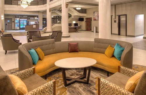 Utica Hotel | DoubleTree by Hilton Hotel Utica