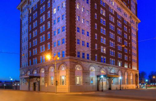 Utica Hotel | DoubleTree by Hilton Utica