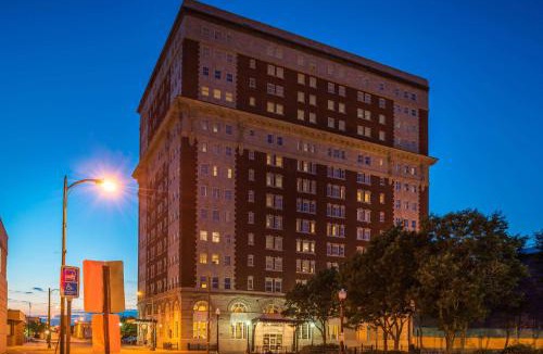 Utica Hotel | DoubleTree by Hilton Utica