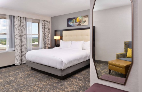 Utica Hotel | DoubleTree by Hilton Utica