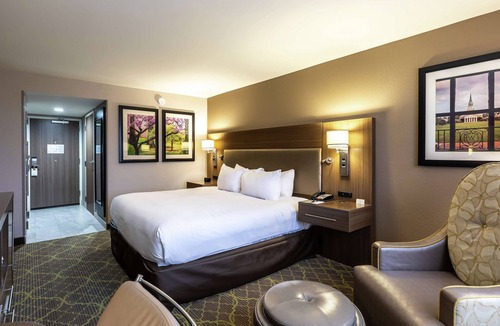 Winston - Salem Hotel | DoubleTree by Hilton Winston Salem - University