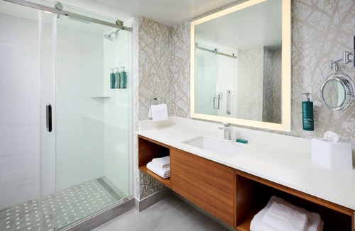 Windsor Hotel | DoubleTree by Hilton Windsor Hotel & Suites