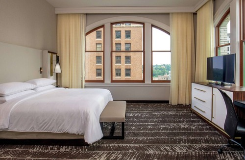 Downtown Hotel | DoubleTree by Hilton Youngstown Downtown
