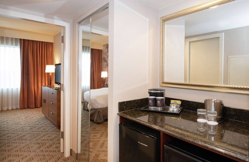 Plymouth Meeting Hotel | DoubleTree Suites by Hilton Hotel Philadelphia West