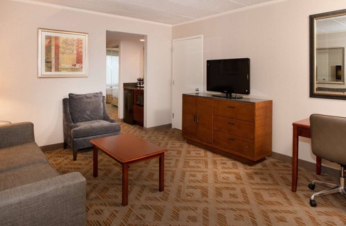 Plymouth Meeting Hotel | DoubleTree Suites by Hilton Hotel Philadelphia West