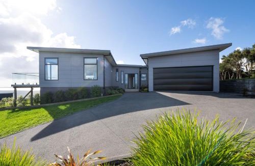 Cable Bay House | Doubtless Delight - Cable Bay Holiday Home
