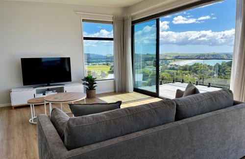 Cable Bay House | Doubtless Delight - Cable Bay Holiday Home