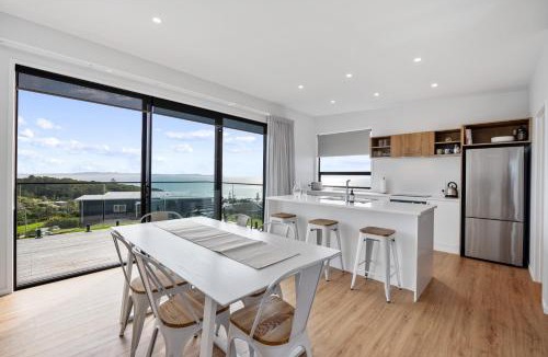 Cable Bay House | Doubtless Delight - Cable Bay Holiday Home