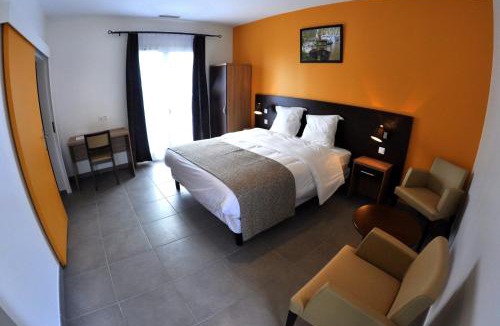 Cuxac-dʼAude Hotel | Douce France