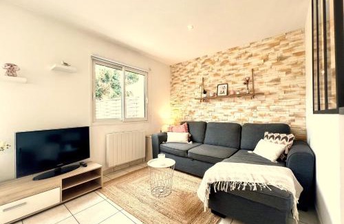 Baudreix Apartment | Douce parenthèse moderne avec terrasse ensoleillée