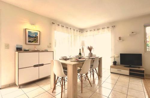 Baudreix Apartment | Douce parenthèse moderne avec terrasse ensoleillée