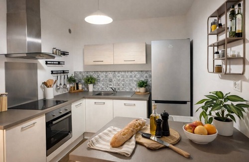 Montelimar Apartment | Douce parenthèse - T2 Cosy & warm Montélimar station center within walking distance