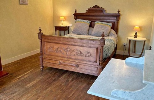 Le Chatenet-en-Dognon House | Doueineix