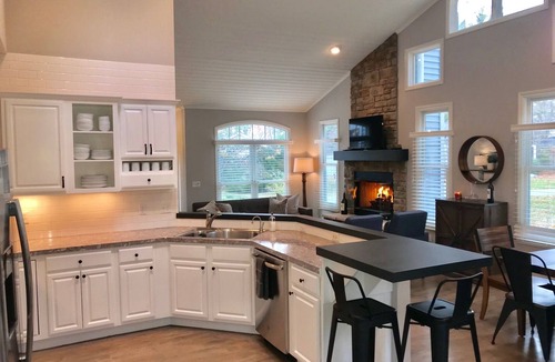 Douglas House | Douglas Beach Rental - Close to everything! Sleeps up to 12.