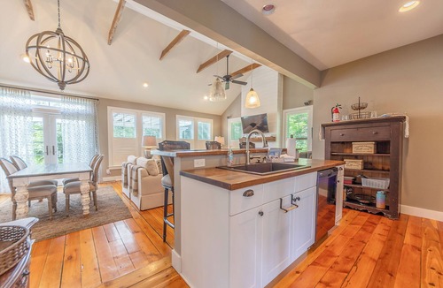 Douglas House | Douglas Cottage - Great location walking distance to both Douglas beach and Downtown!