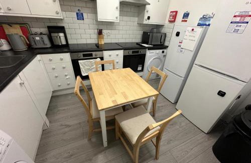 Yeading House | Douglas Home