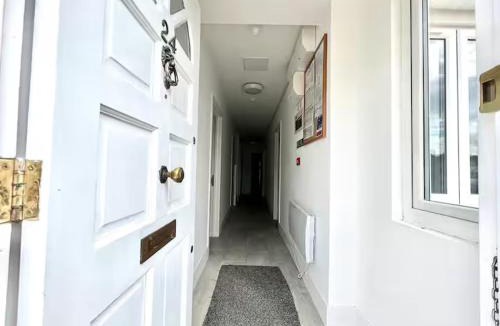 Yeading House | Douglas Home