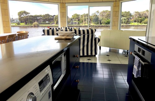Port Fairy Apartment | Douglas Riverside