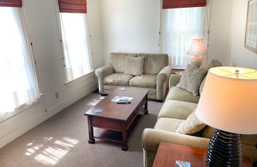 Pulaski House | Douglaston Salmon Run - Deer Run Lodge