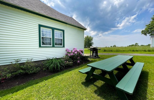Pulaski House | Douglaston Salmon Run - Meadow Lodge