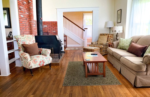 Pulaski House | Douglaston Salmon Run - Meadow Lodge