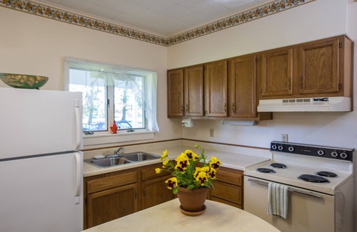 Pulaski Cabin | Douglaston Salmon Run - Manor Lodge