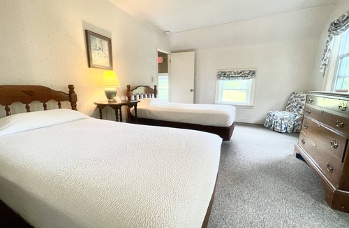 Pulaski Cabin | Douglaston Salmon Run - Manor Lodge