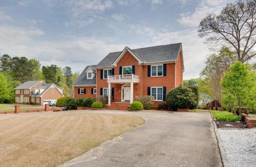 Douglasville House | Douglasville Lake Home w/Private Pool + Gazebo!