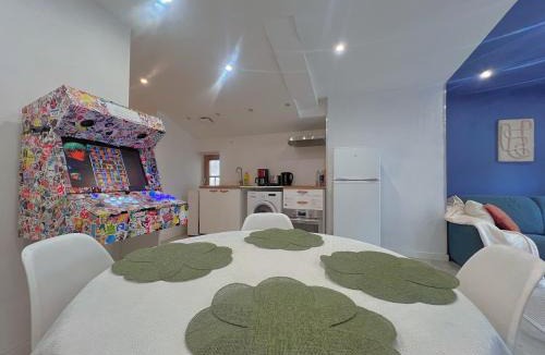 Centre Ville Apartment | Doux Pavillon - Le Bluenote - Free Parking