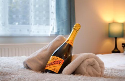 Fenny Bentley Apartment | Dove Lodge - Peak District Cabin