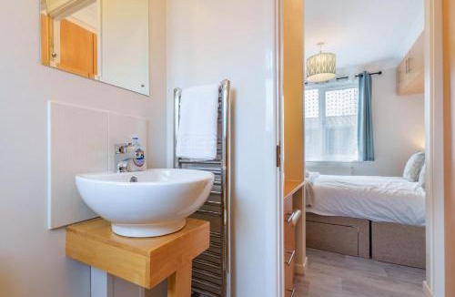 Fenny Bentley Apartment | Dove Lodge - Peak District Cabin