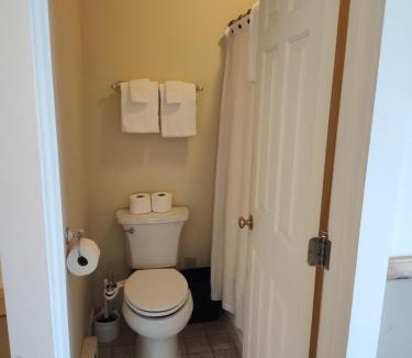 West Dover Bed & Breakfast | Doveberry Inn