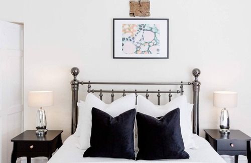 Loughborough House | Dovecote Farmhouse Su