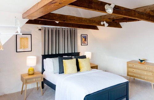 Loughborough House | Dovecote Farmhouse Su