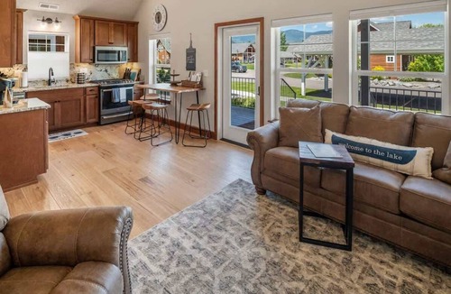 Dover Bay House | Dover Bay 'Barefoot Bungalow' | Marina + Trails