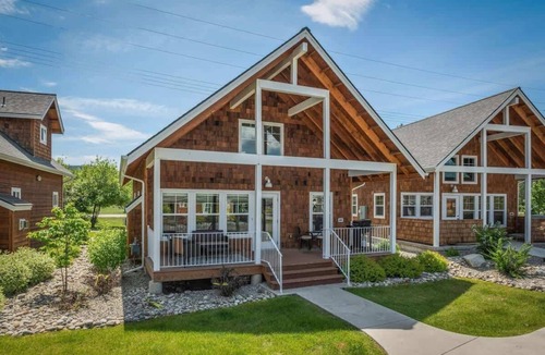 Dover Bay House | Dover Bay 'Barefoot Bungalow' | Marina + Trails