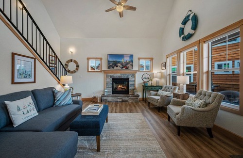 Dover Bay House | Dover De-Lite - 1 Bedroom with Loft 2 Bath Parkside Bungalow