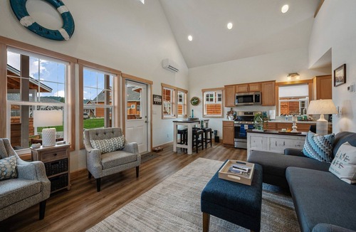 Dover Bay House | Dover De-Lite - 1 Bedroom with Loft 2 Bath Parkside Bungalow