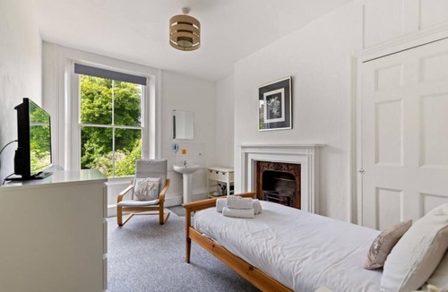 Dover House | Dover Town Rooms (Single Room 2)