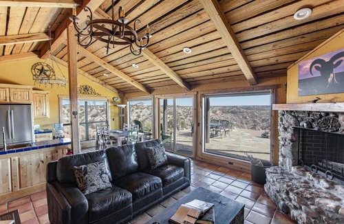 Canyon Apartment | Doves Rest Cabins - Fortress, on the West Rim