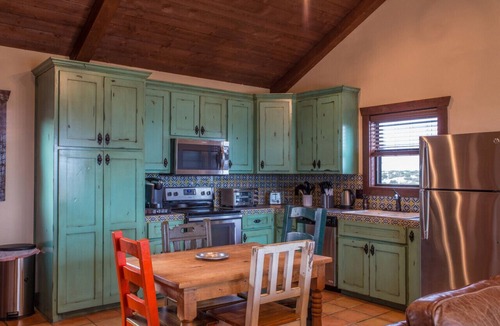 Canyon Apartment | Doves Rest - ChairLift Cabin